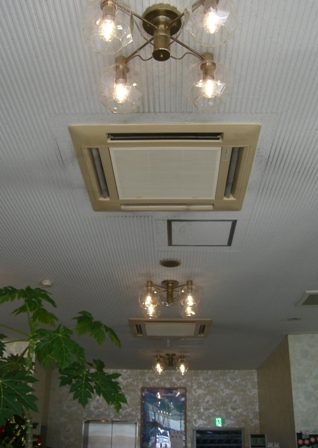 LEDクリア電球：ホテルロビーでの使用事例